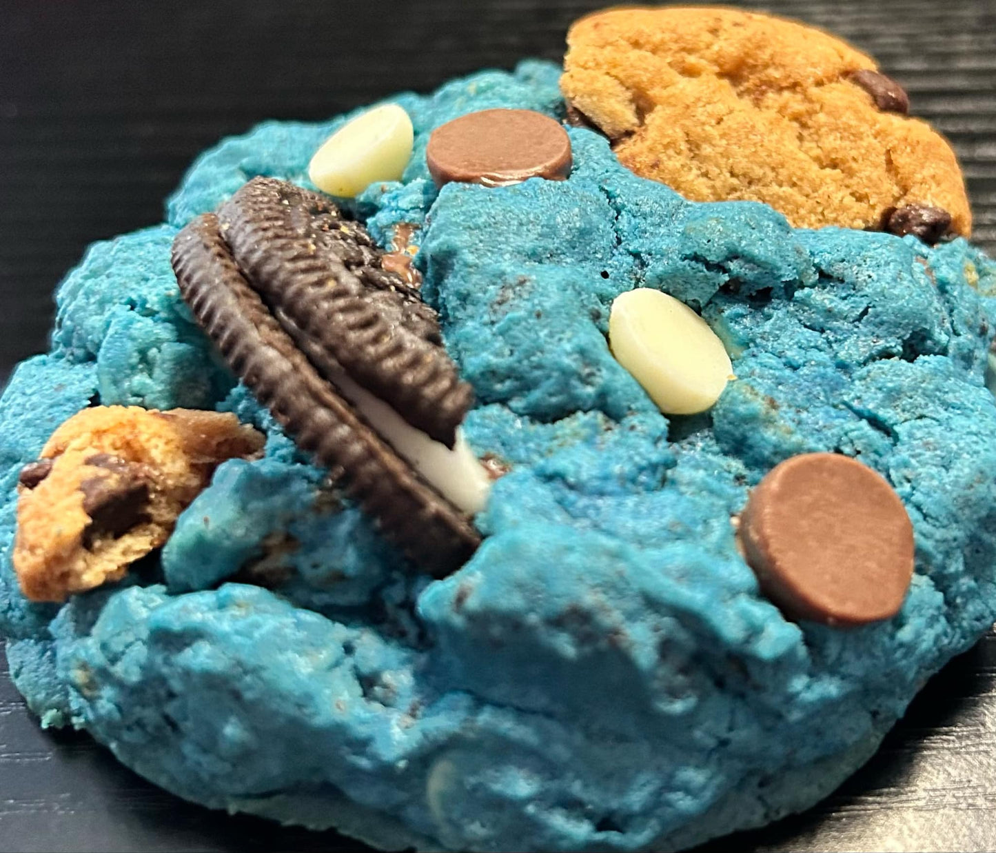 MEGA MONSTER COOKIE