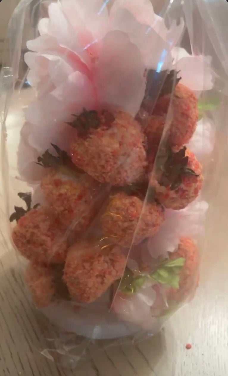 STRAWBERRY SWEETHEART BOUQUET